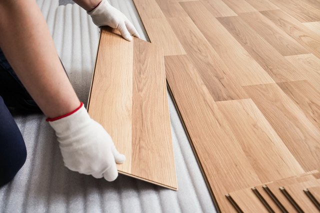 How To Put Laminate Flooring On The Wall Hunker - Installing Laminate Flooring Angled Walls