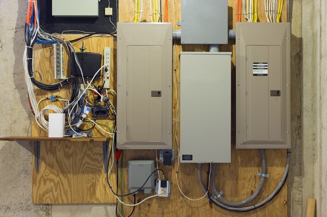 How to Connect Home Electrical Wiring From a House Panel to a Garage