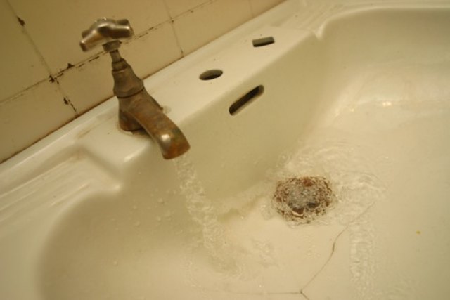 Does Peroxide Kill Mold Spores