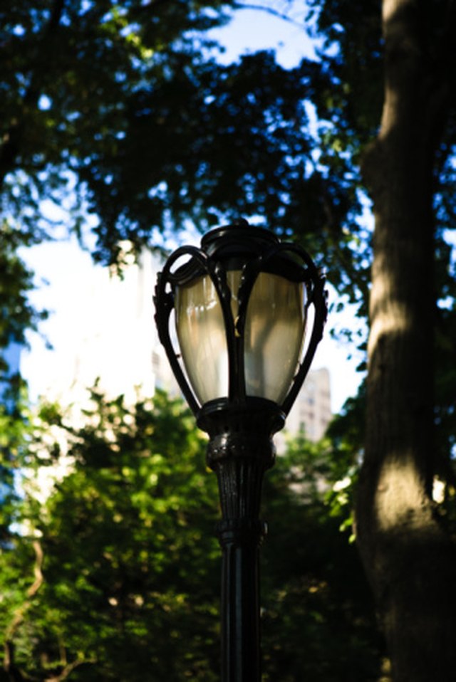 Lamp post online light socket