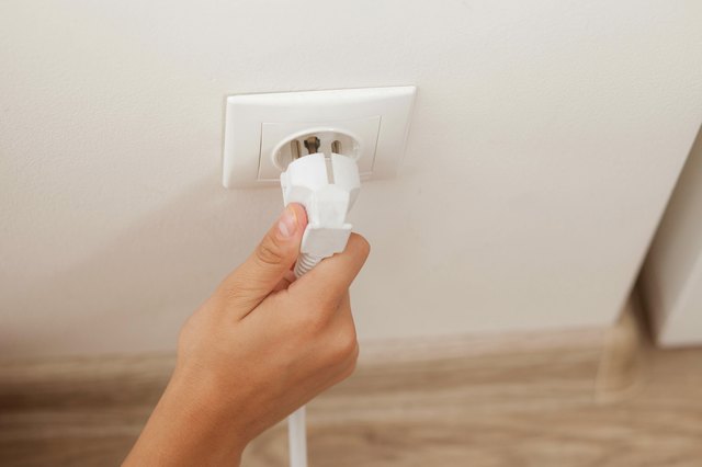 How to Wire a 230-Volt Electrical Outlet