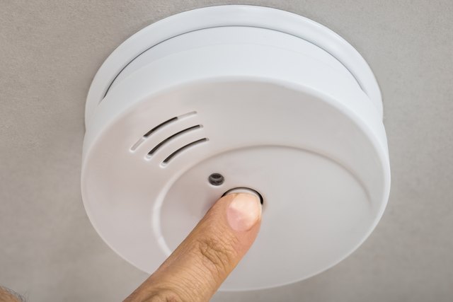 Differences Between Smoke Alarms And Carbon Monoxide Detectors Hunker 0255