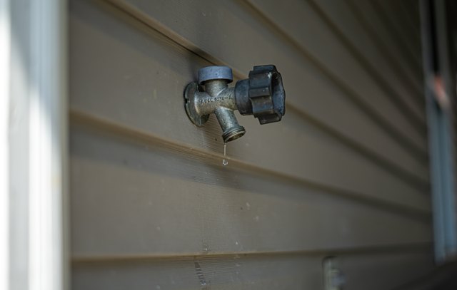 How to Replace an Outdoor Faucet