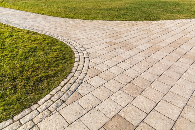 How to Make Curves With Pavers Hunker