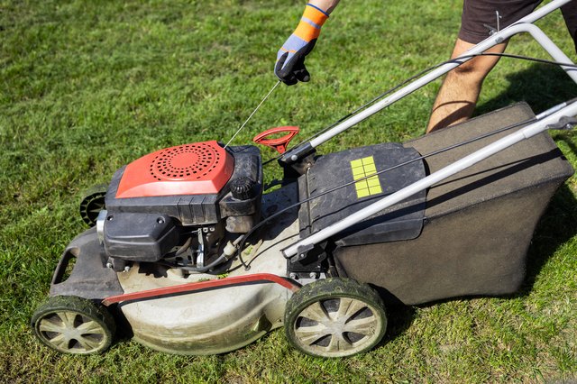 how-to-repair-a-seized-lawn-mower-engine-hunker