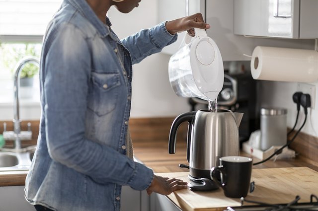 what-does-a-brita-water-filter-remove-hunker