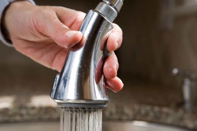 kitchen sink faucet head leaking