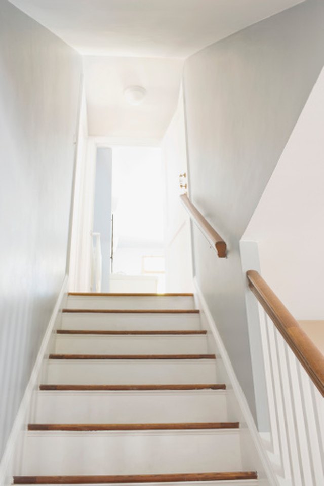 How to Lay Linoleum on Stairs Hunker