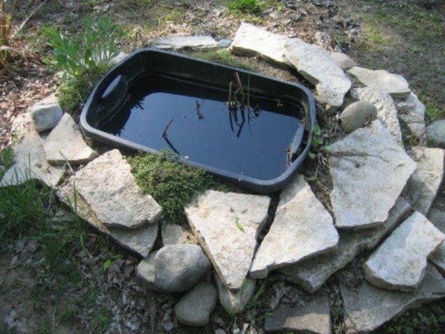 How to Make a Garden Pond With a Rubbermaid Container | Hunker