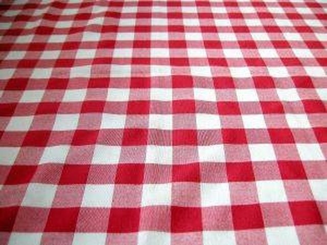 how-to-take-wrinkles-out-of-a-plastic-tablecloth-hunker