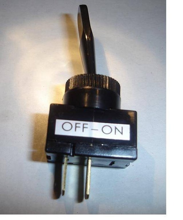 How To Wire A 12 Volt Toggle Switch Hunker