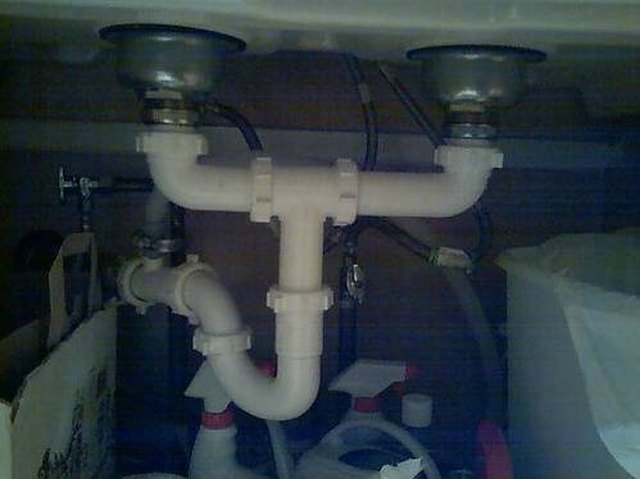 double kitchen sink running into drain pipe