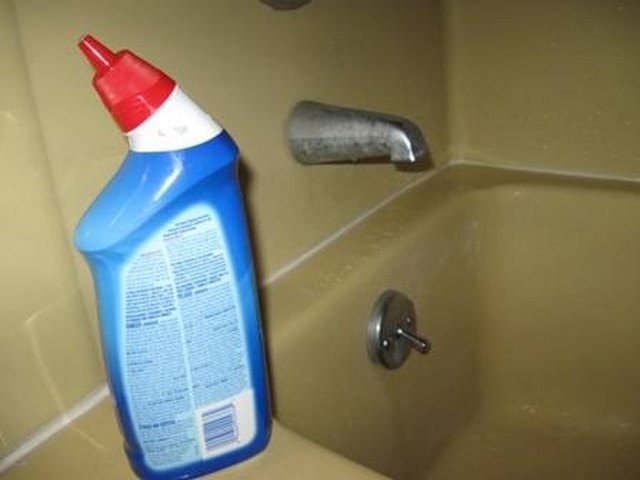 How To Remove Mildew From Tub Caulking, How To Remove Mold Stains From Bathtub Caulking