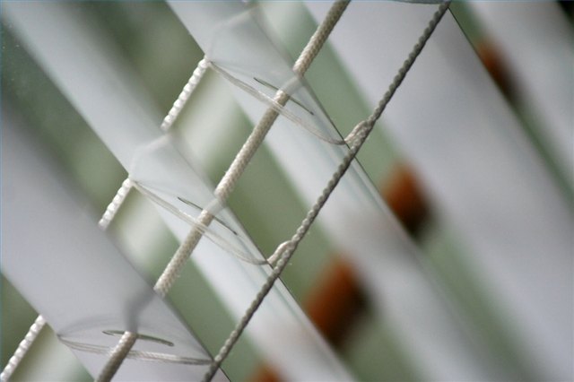 how-to-fix-broken-blinds-hunker