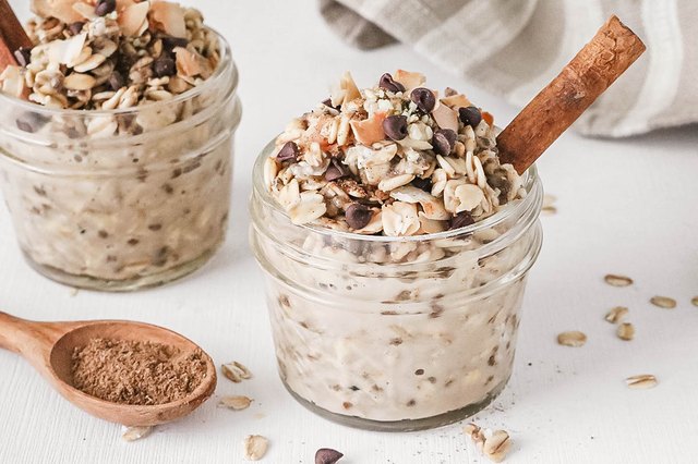 This Easy Overnight Oats Recipe Tastes Like a Spiced Chai Latte | Hunker