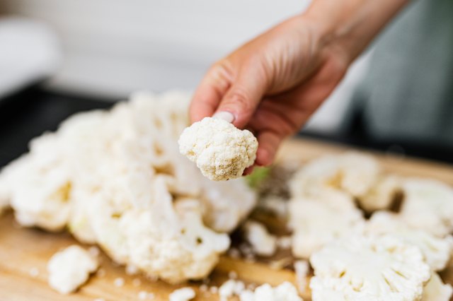 How To Cut Cauliflower Without Using A Knife Or Making A Mess Hunker   39d8a95185154646894bf5916f6e16dc 