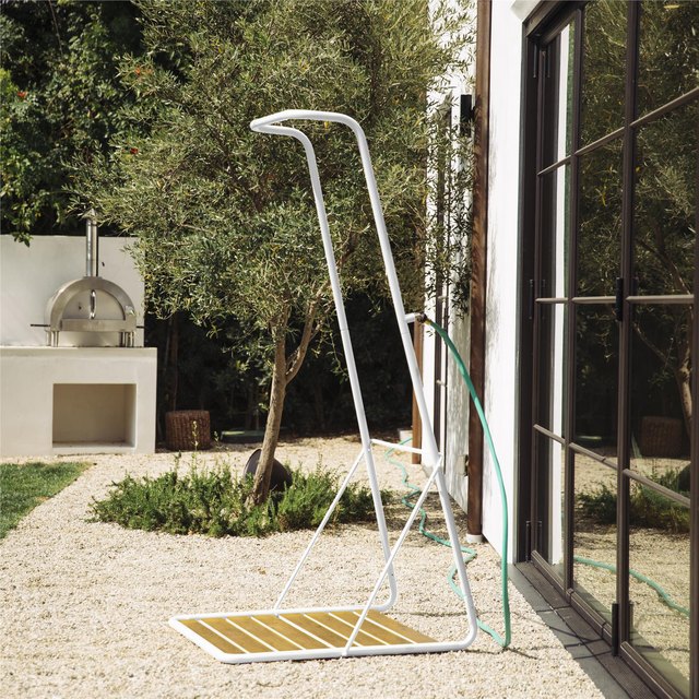 This No-Install Outdoor Shower Is a Summer 2022 Essential | Hunker