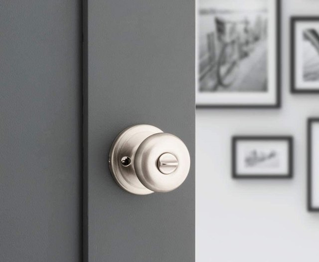 how-to-remove-a-kwikset-doorknob-hunker