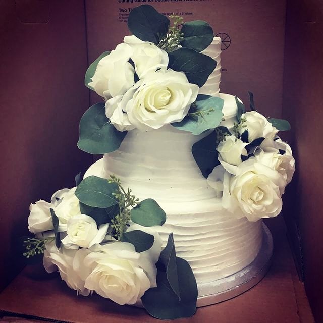 this-sam-s-club-hack-will-get-you-a-beautiful-wedding-cake-for-cheap