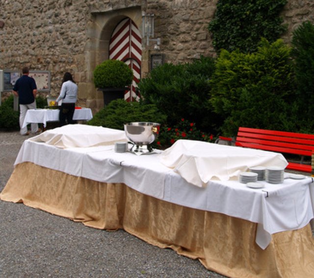 Instructions For A Banquet Table Skirt Hunker Step 1