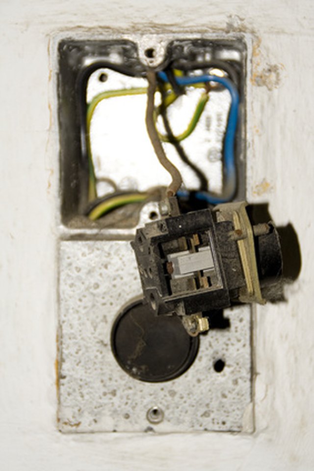 How To Replace A 220 Electrical Outlet Hunker