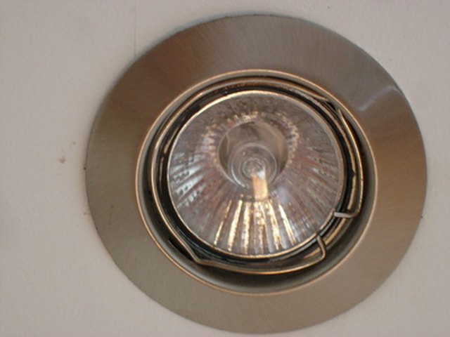 How To Remove A Recessed Can Trim Hunker, Change Bulb In Recessed Light Fixture
