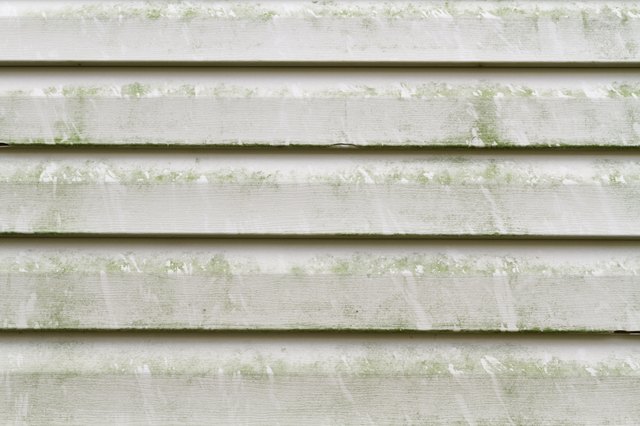 Dirty Vinyl Siding Needs Pressure Washing