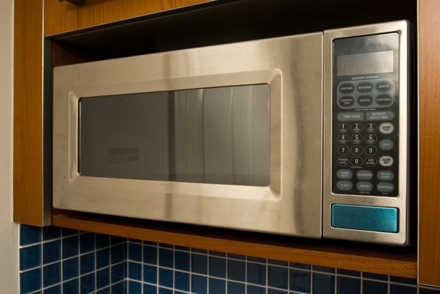 What Does Auto Defrost on a Microwave Do? | Hunker