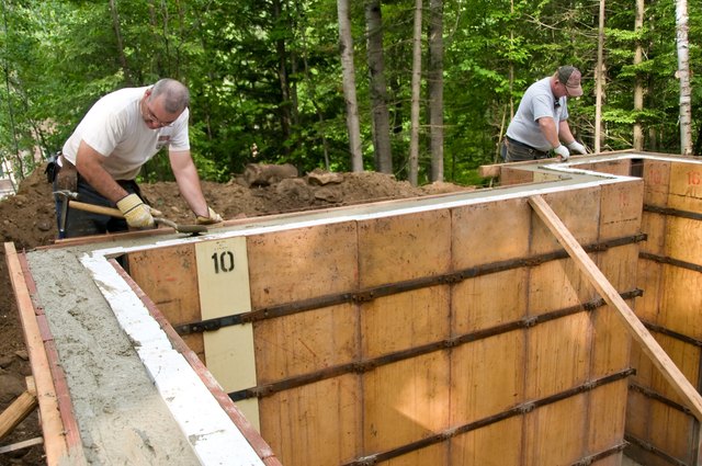 How to Form a Homemade Concrete Wall | Hunker