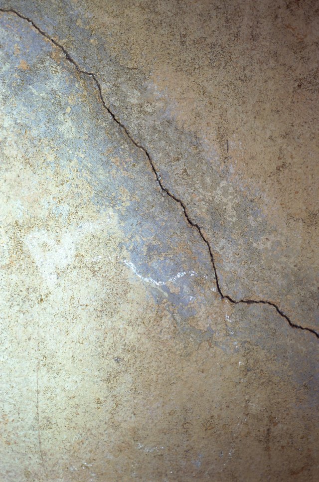 What Causes Hairline Cracks in Walls? | Hunker