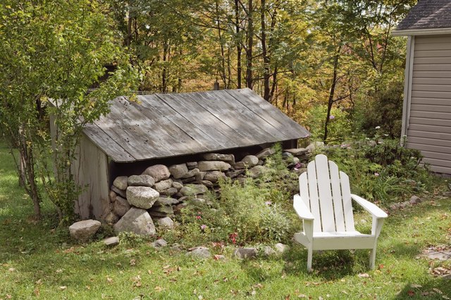 Advantages &amp; Disadvantages of a Shed-Style Roof Hunker