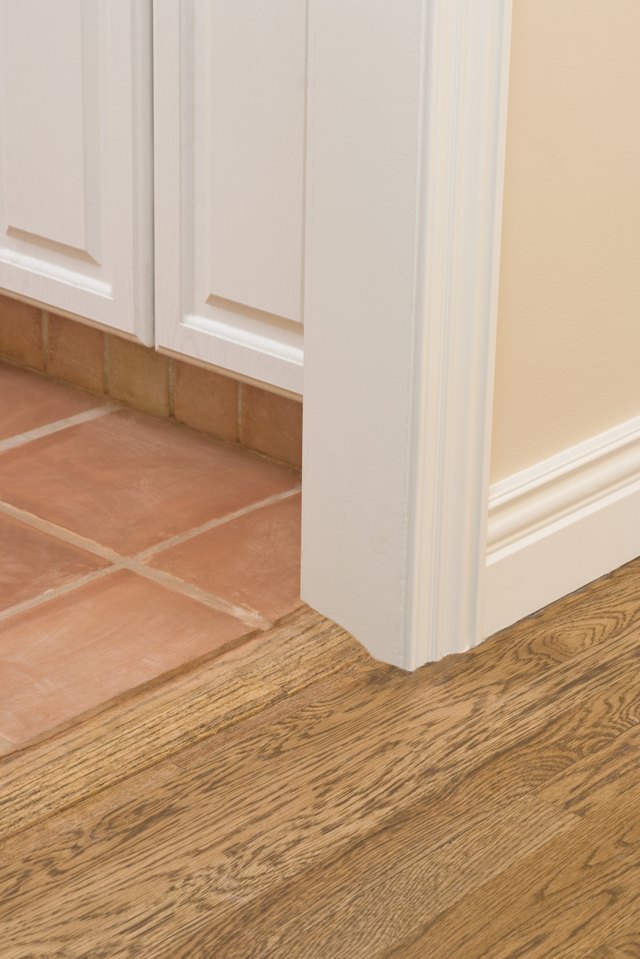 Laminate Flooring Transition Molding, How To Transition Hardwood Floor Door Threshold