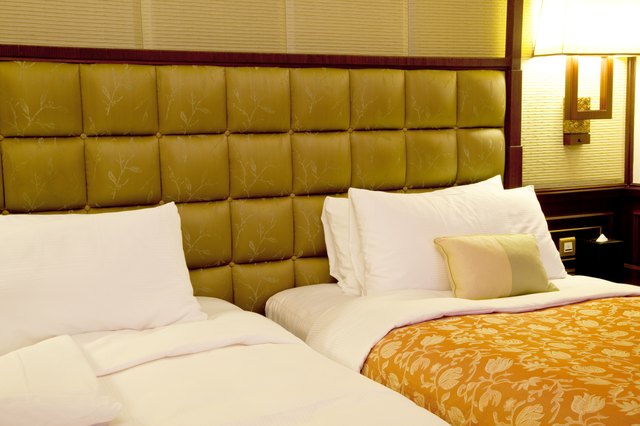 Twin bed room