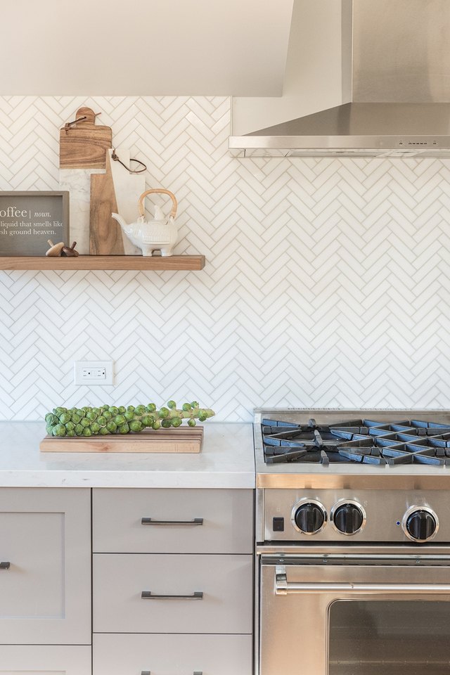 13 Sleek White Modern Kitchen Backsplash Ideas | Hunker