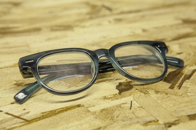 how-to-clean-plastic-eyeglass-frames-hunker