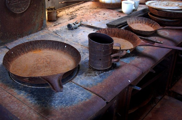 how-to-clean-a-cast-iron-griddle-hunker