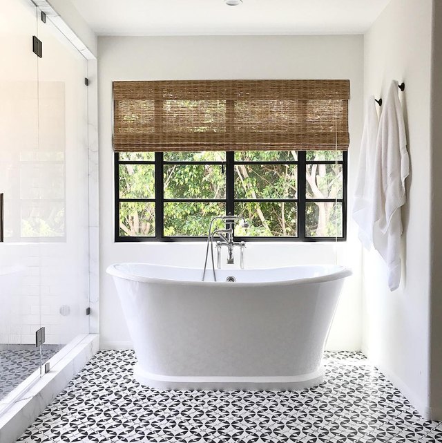 Here's Exactly How You Should Style a Black and White Bathroom | Hunker