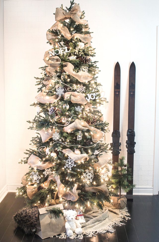 How to Put Ribbon Garland on a Christmas Tree | Hunker