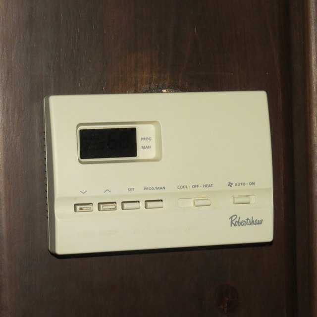 Instructions for the Robertshaw Thermostat | Hunker