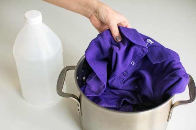 11 Ways to Wash Clothes in Vinegar | Hunker