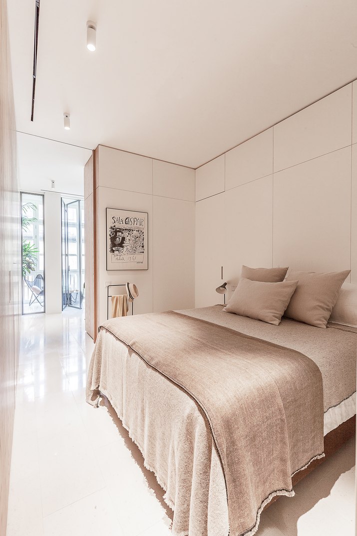 minimalist modern bedroom